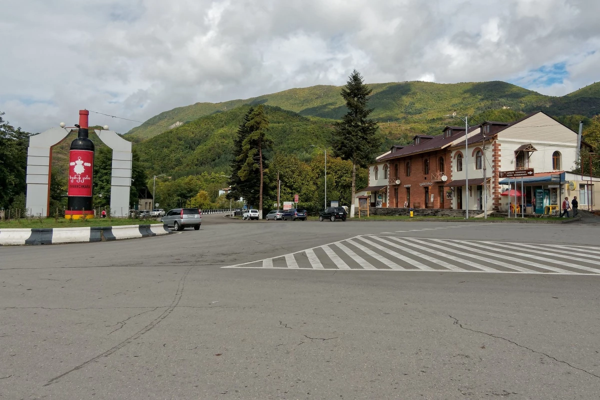 ამბროლაურში „ფუძეობა 2026“ გალა კონცერტით დასრულდა — ღონისძიებამ რაჭაში სტუმრები გააერთიანა