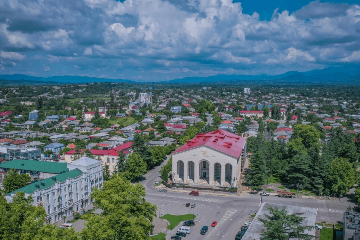 ოზურგეთში ავარიის შემდეგ ოთხი მოზარდი კლინიკაში რჩება — 13 წლის ბიჭი ბათუმში გადაიყვანეს